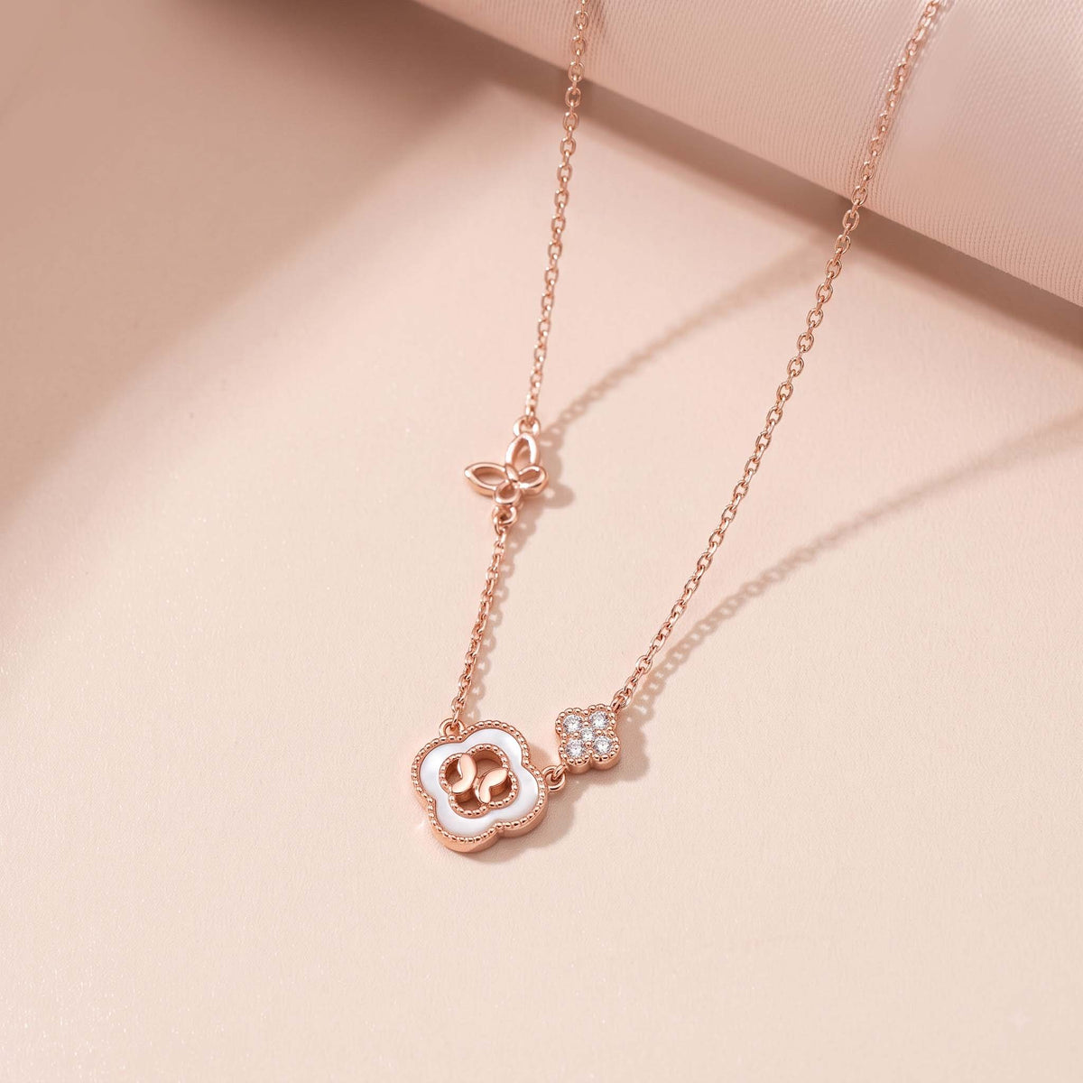 Midori women's silver necklace, plated with 18K rose gold, embodies a sense of luck and radiant freedom
