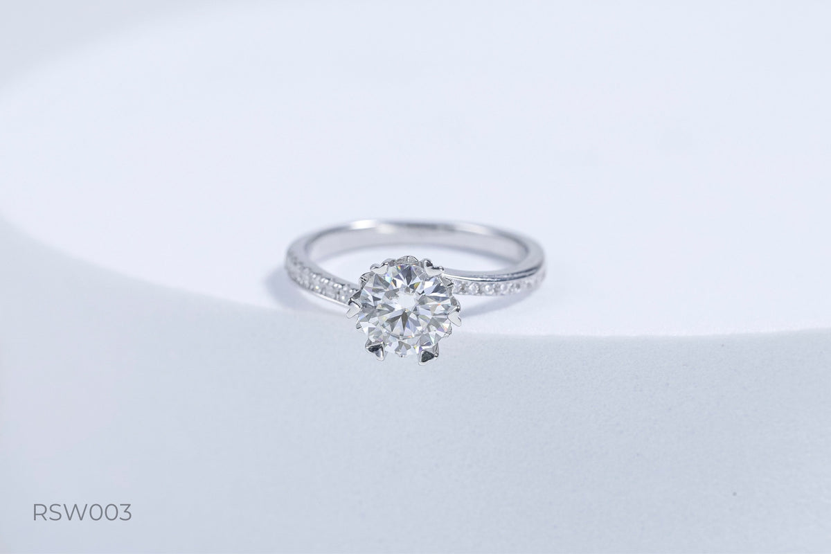 Women's silver ring plated with white gold, set with Moissanite stone RSW003