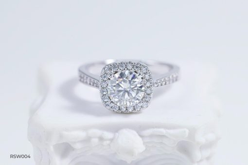 Women's silver ring plated with white gold, set with Moissanite stone RSW004