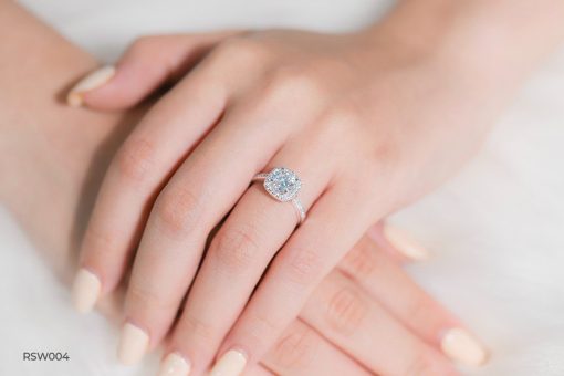 Women's silver ring plated with white gold, set with Moissanite stone RSW004