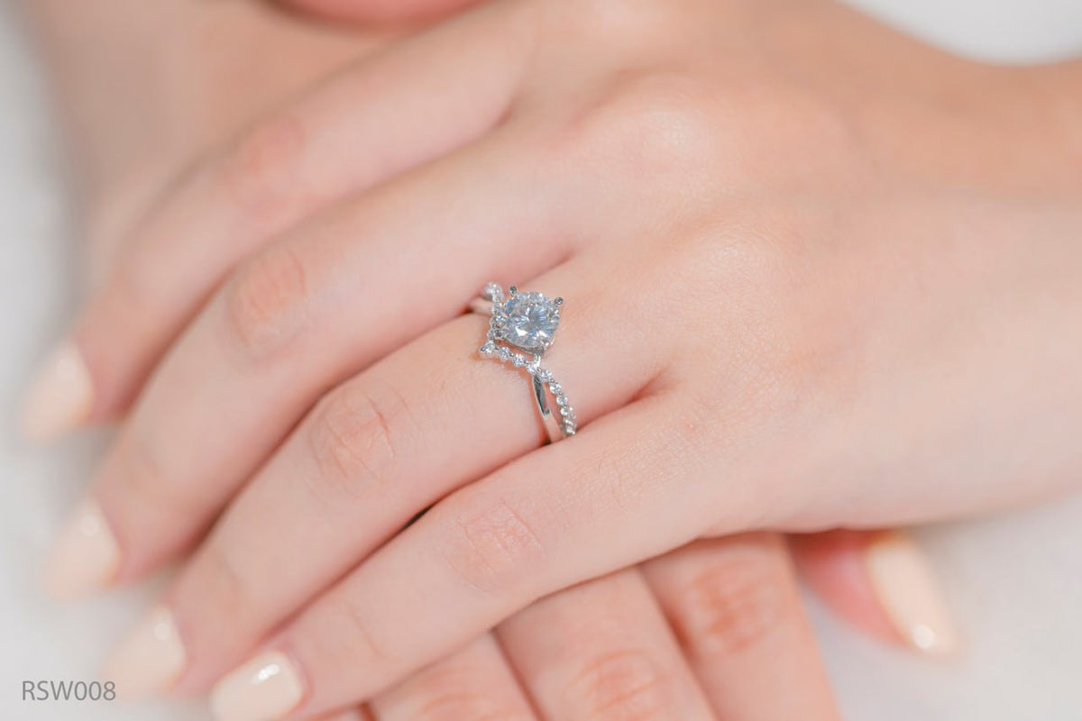 Women's silver ring plated with white gold, set with Moissanite stone RSW008
