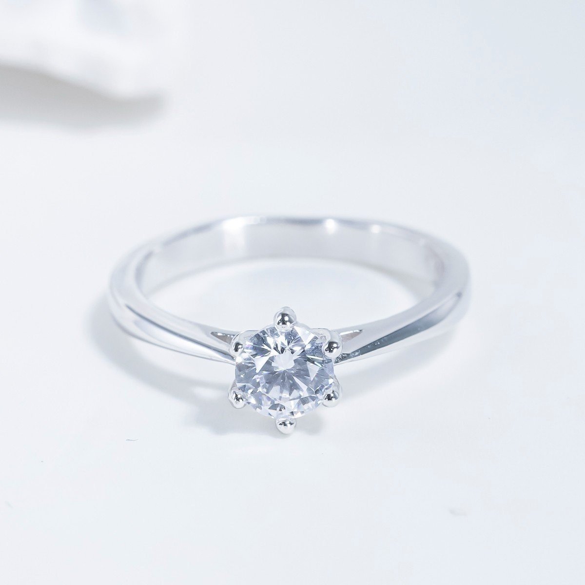 Women's silver ring plated with white gold, set with Moissanite stone RSW010